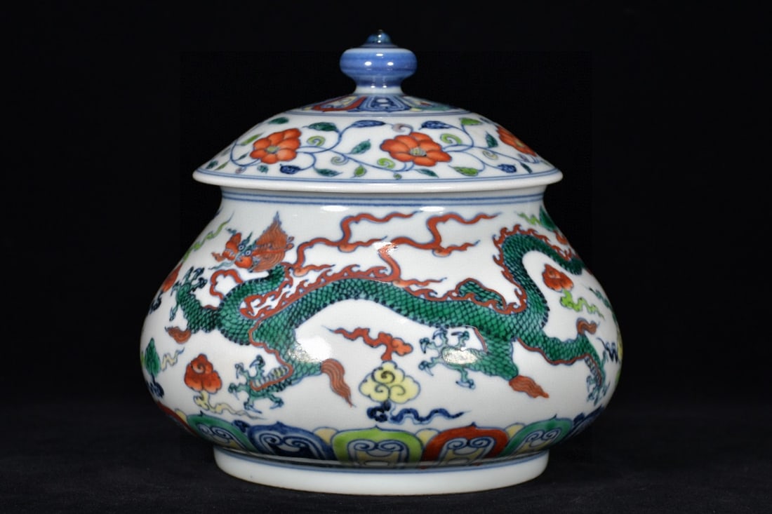 An Exquisite Doucai Dragon Pattern with Cover Jar (1 of 8)