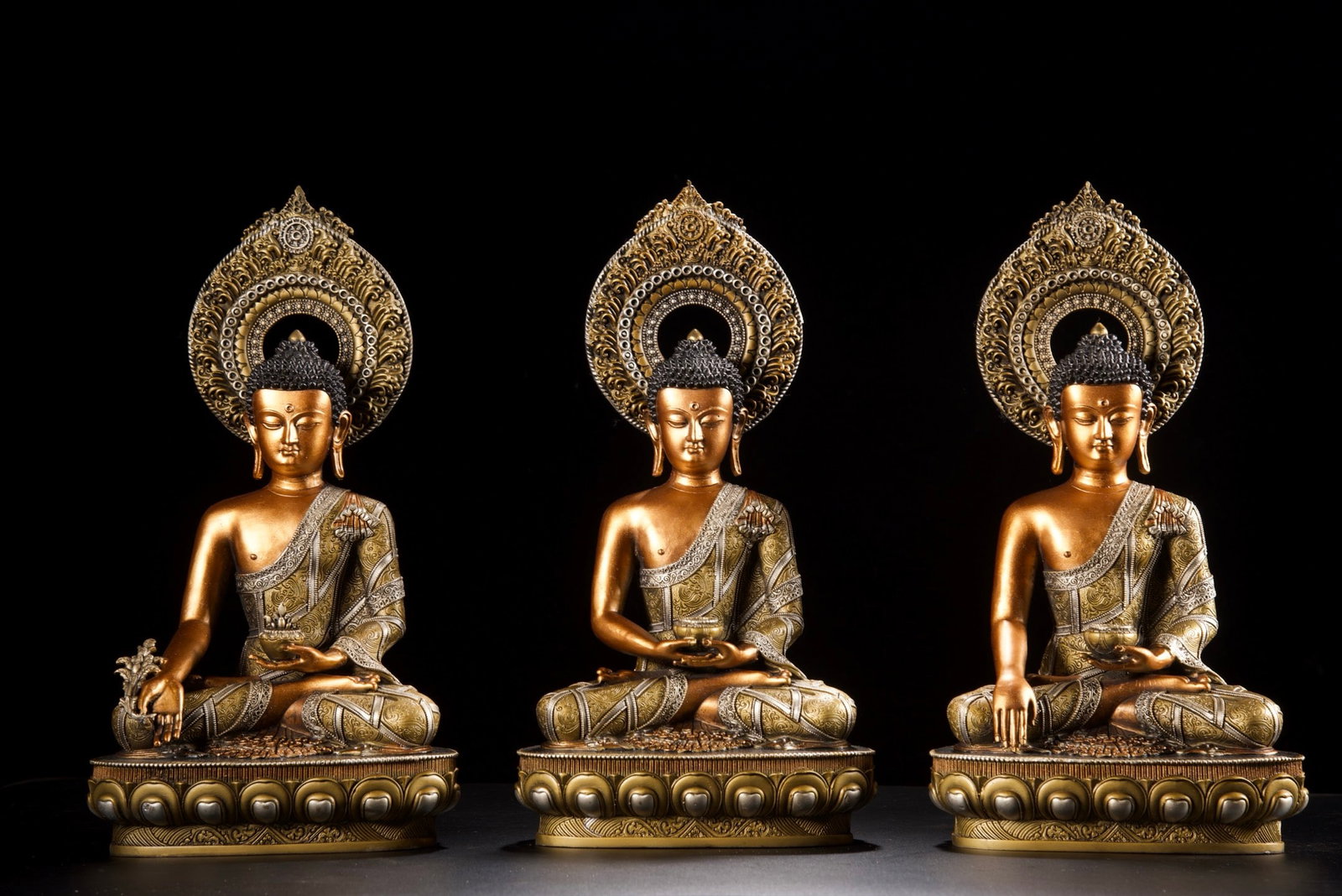 A Set of Fine Copper Painted Color Buddha Statues: A Set of Fine Copper Painted Color Buddha Statues,Qing Dynasty,China,Size:14.6inx7.9inx5.5in*3,Weight:6940g,一套铜彩绘佛像,中国清代