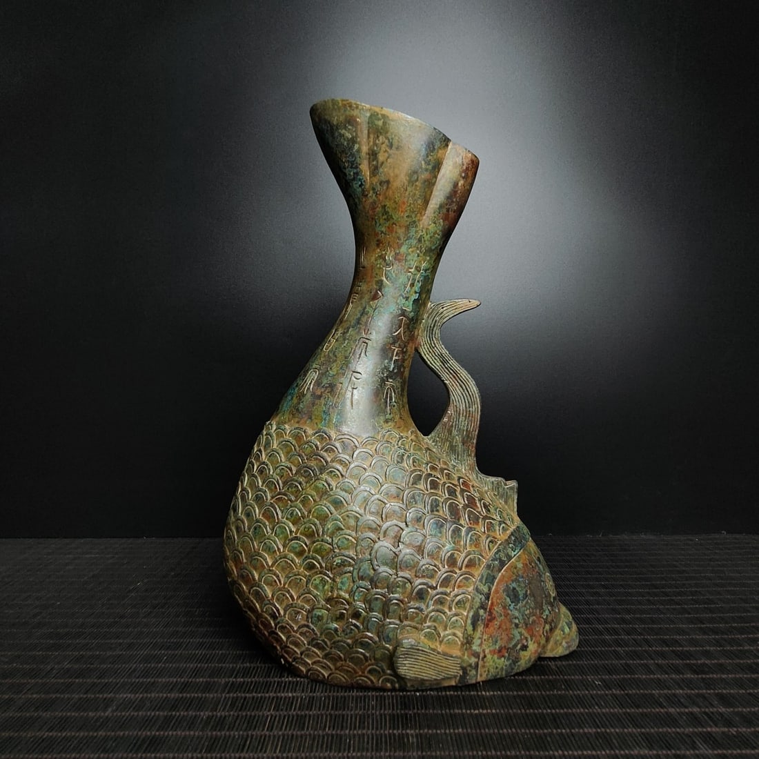 An Exquisite Bronze Fish Pattern Vase,With Inscription: An Exquisite Bronze Fish Pattern Vase,With Inscription,the Warring States period in China,Size:12.6inx7.9in,Weight:2200g,青铜鱼纹瓶,带铭文,中Þ