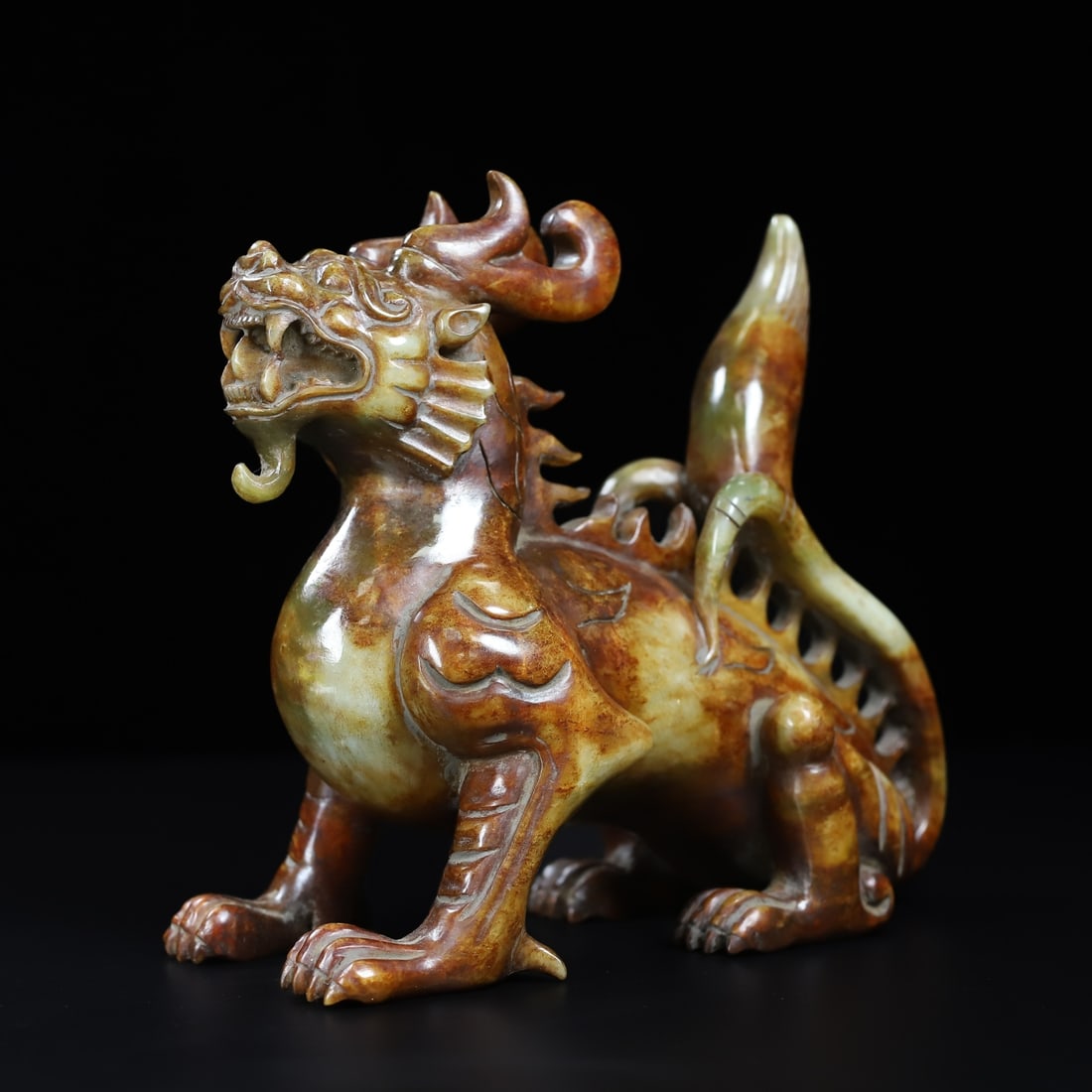 An Exquisite White Jade Kylin Ornament: An Exquisite White Jade Kylin Ornament,Han Dynasty,China,Size:7.3inx6.8inx3.4in,Weight:1808g,白玉麒麟摆件,中国汉代