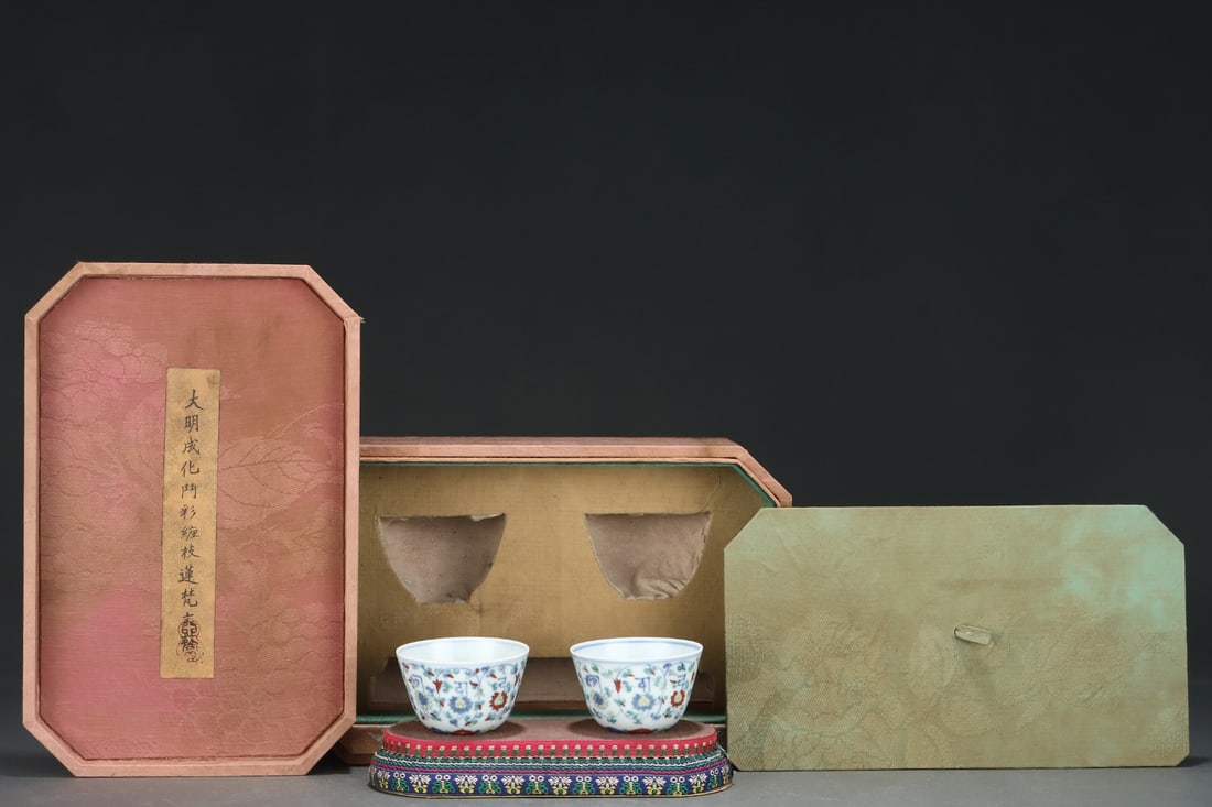 A Pair of Exquisite Doucai Lotus Pattern Cup,With Sanskrit: A Pair of Exquisite Doucai Lotus Pattern Cup,With SanskritMing Dynasty, China,Chenghua Six-character Mark,Size:2inx2.9in,一对斗彩缠枝莲纹杯,४