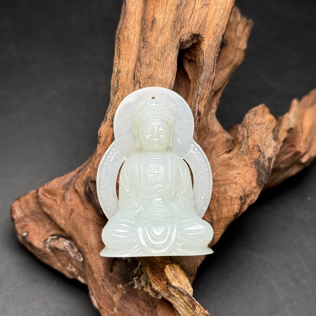 An Exquisite White Jade Buddha Statue Pendant: An Exquisite White Jade Buddha Statue Pendant,Qing Dynasty,China,Size:1.8inx1.2inx0.6in,Weight:19g,白玉佛像挂件,中国清代