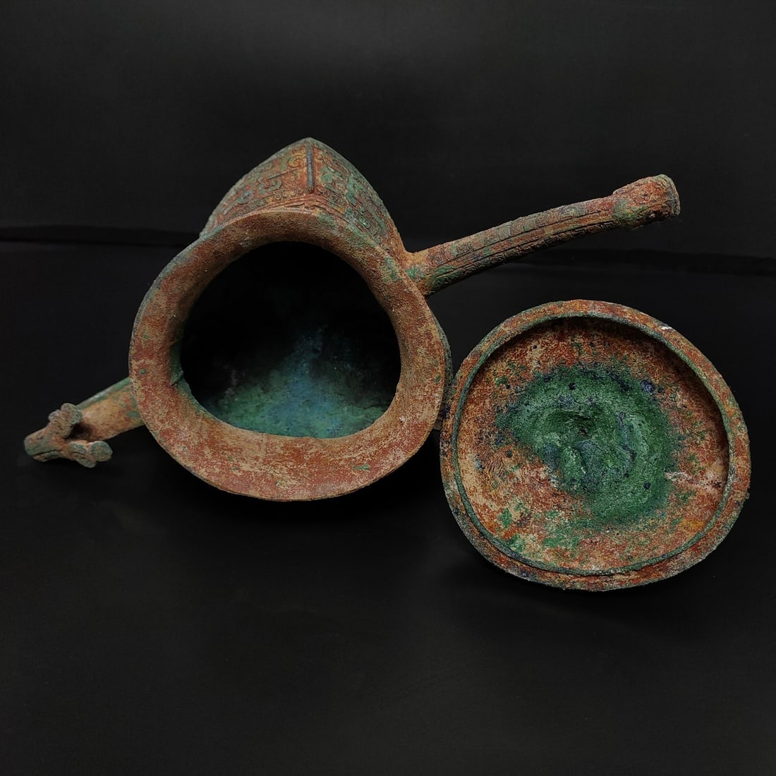 An Exquisite Bronze Dragon Pattern Ewer - 8