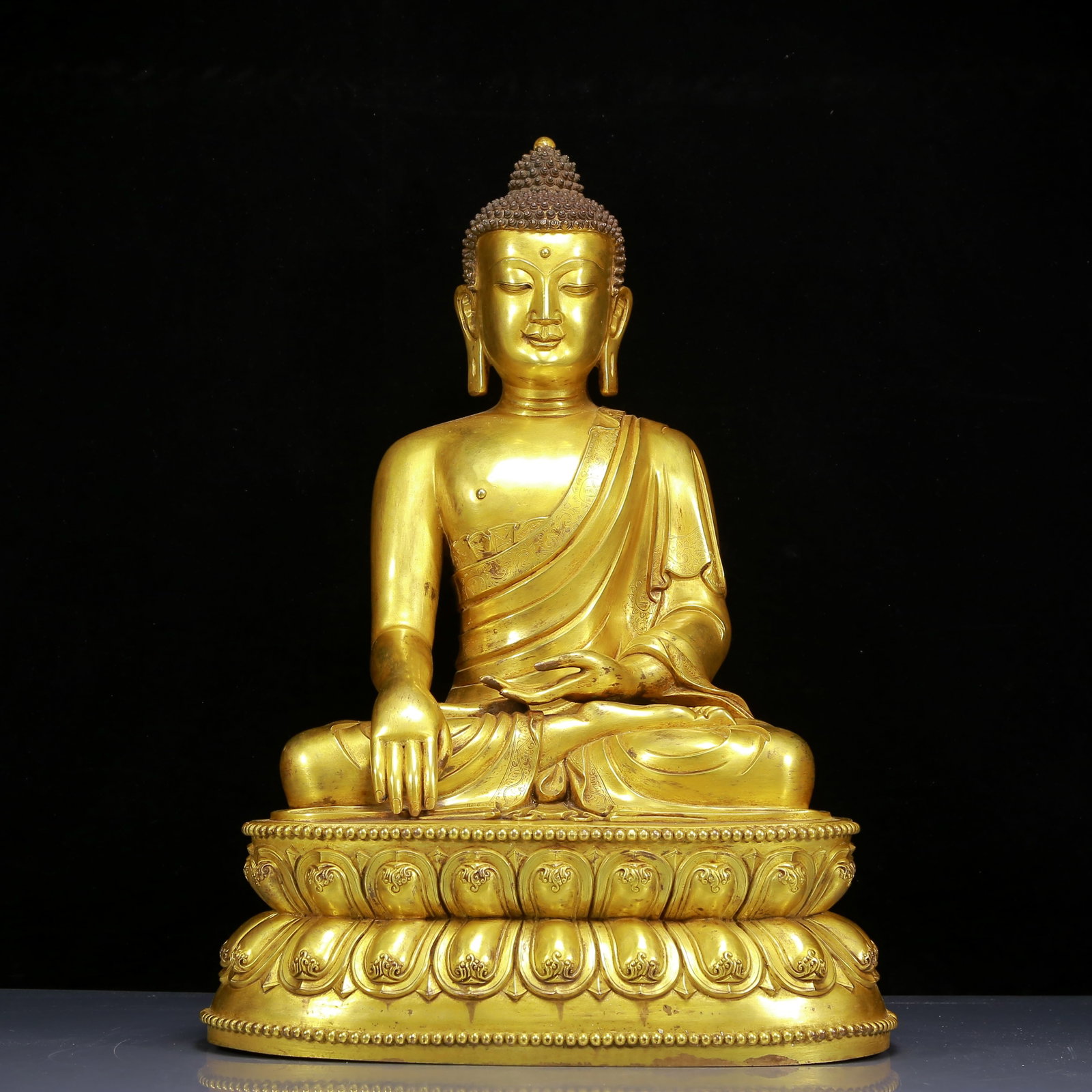 A Solemn Gilt Bronze Statue of Sakyamuni: A Solemn Gilt Bronze Statue of Sakyamuni,Ming Dynasty,China,Size:14.2inx11inx20.5in,Weight:23195g,铜鎏金释迦摩尼像,中国明代