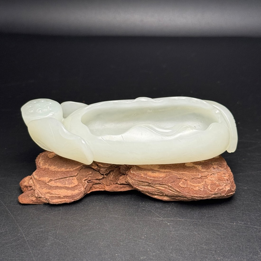 An Exquisite White Jade Lotus Leaf Brush Washer: An Exquisite White Jade Lotus Leaf Brush Washer,Qing Dynasty,China,Size:1.4inx3.8inx0.9in,Weight:68g,白玉荷叶笔洗,中国清代