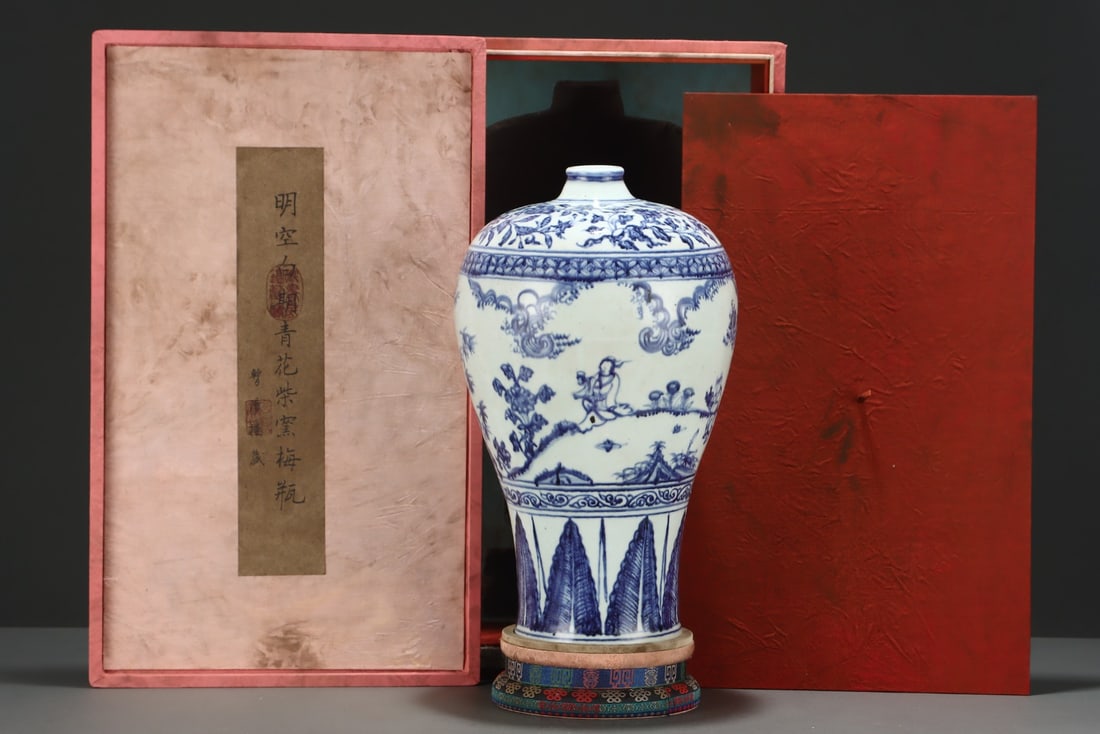 An Exquisite Chai yao Blue and White Lotus Pattern Character and Story Pattern Vase: An Exquisite Chai yao Blue and White Lotus Pattern Character and Story Pattern VaseMing Dynasty, China,Size:14.7inx9in,柴窑青花缠枝莲纹人物&