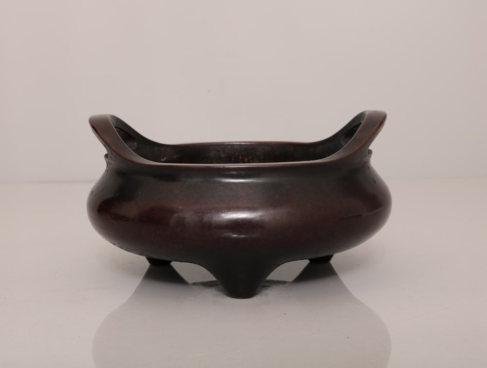 An Exquisite Copper Double-Ears Tripod Censer: An Exquisite Copper Double-Ears Tripod Censer,Ming Dynasty,China,with Xuande Six-character Mark,Size:3.3inx5.9in,Weight:2250g,铜双耳三足香炉,中国&