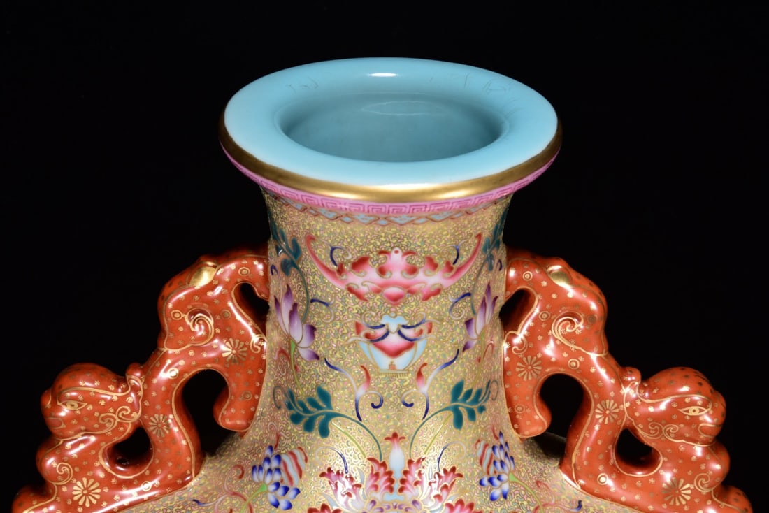 An Exquisite Enamel Landscape Pattern Vase - 4