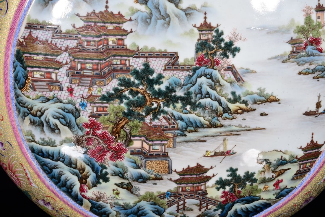 An Exquisite Enamel Landscape Pattern Vase - 6