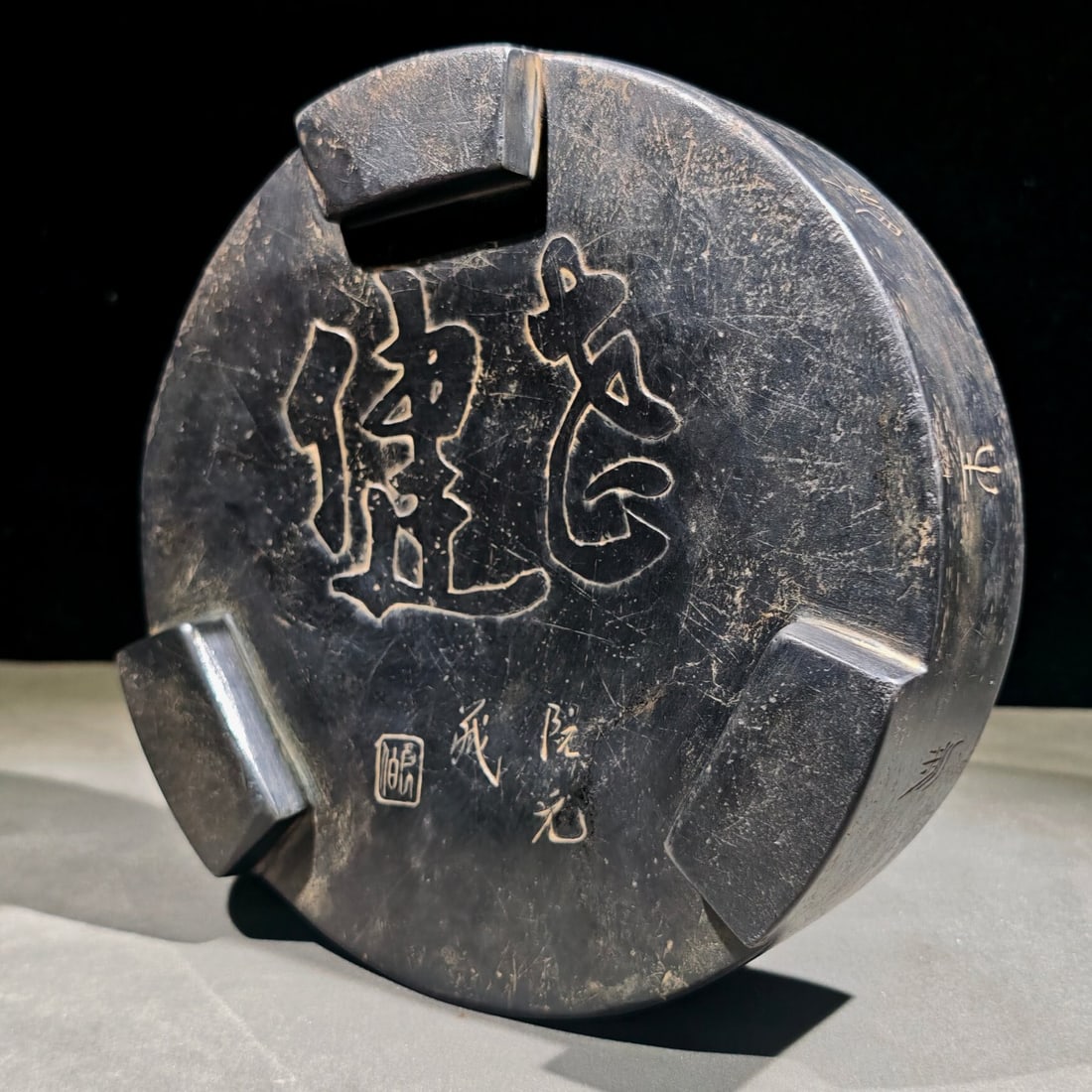 An Exquisite Dragon Pattern Tripod Inkstone - 2