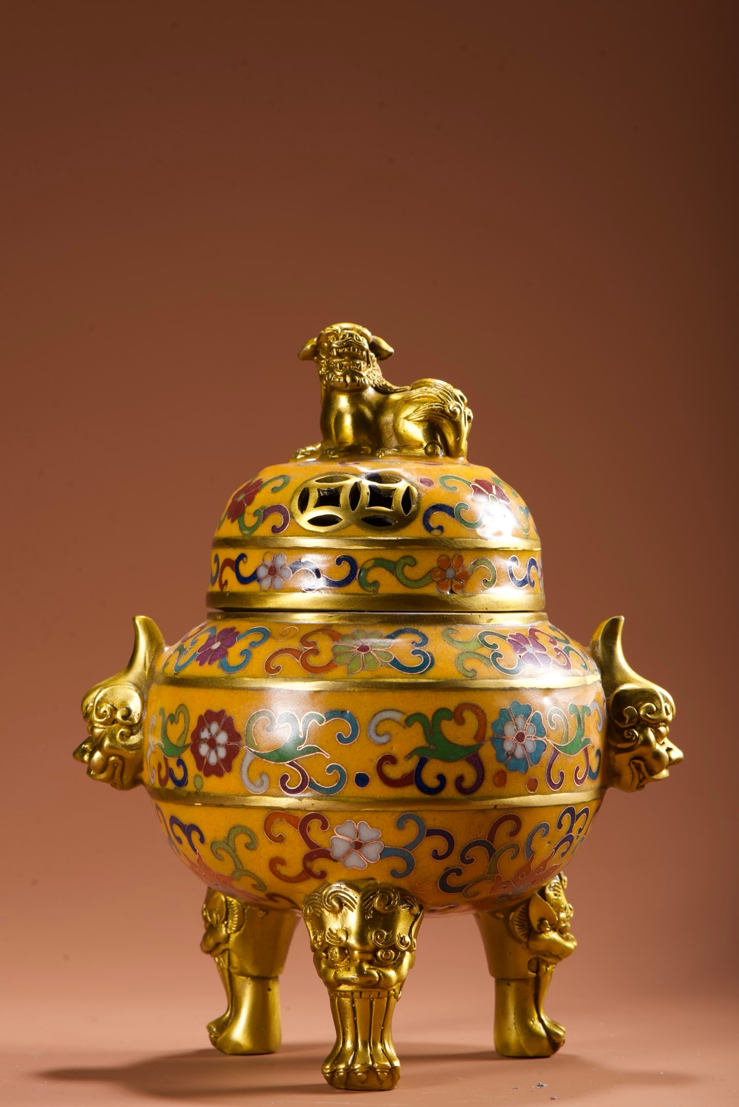 An Exquisite Cloisonne Flower Pattern with Cover Beast-Ears Tripod Censer: An Exquisite Cloisonne Flower Pattern with Cover Beast-Ears Tripod Censer,Qing Dynasty,China,With Mark,Size:8.3inx7.1in,Weight:1905g,景泰蓝花卉纹带盖