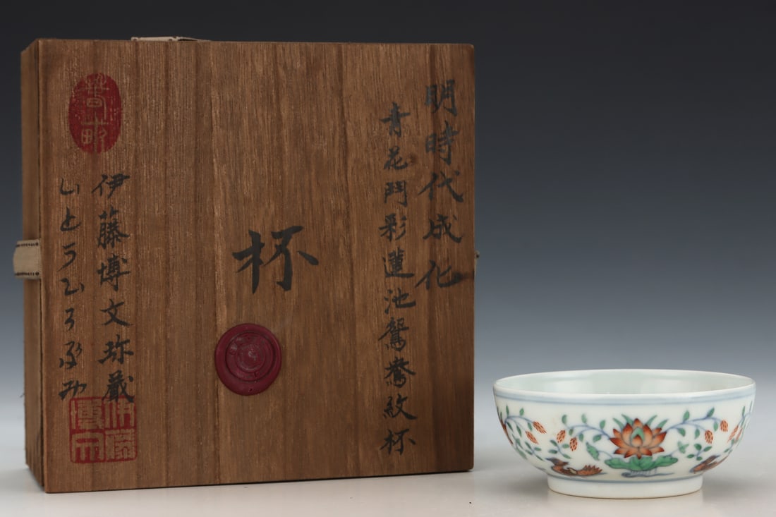 An Exquisite Blue and White Doucai Flower and Bird Pattern Bowl: An Exquisite Blue and White Doucai Flower and Bird Pattern BowlMing Dynasty, China,Chenghua Six-character Mark,Size:1.6inx3.8in,青花斗彩花鸟纹碗,中