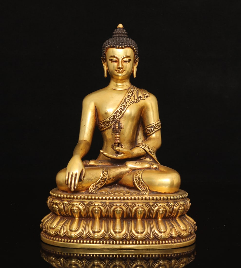 An Exquisite Gilt Bronze Buddha Statue (1 of 9)