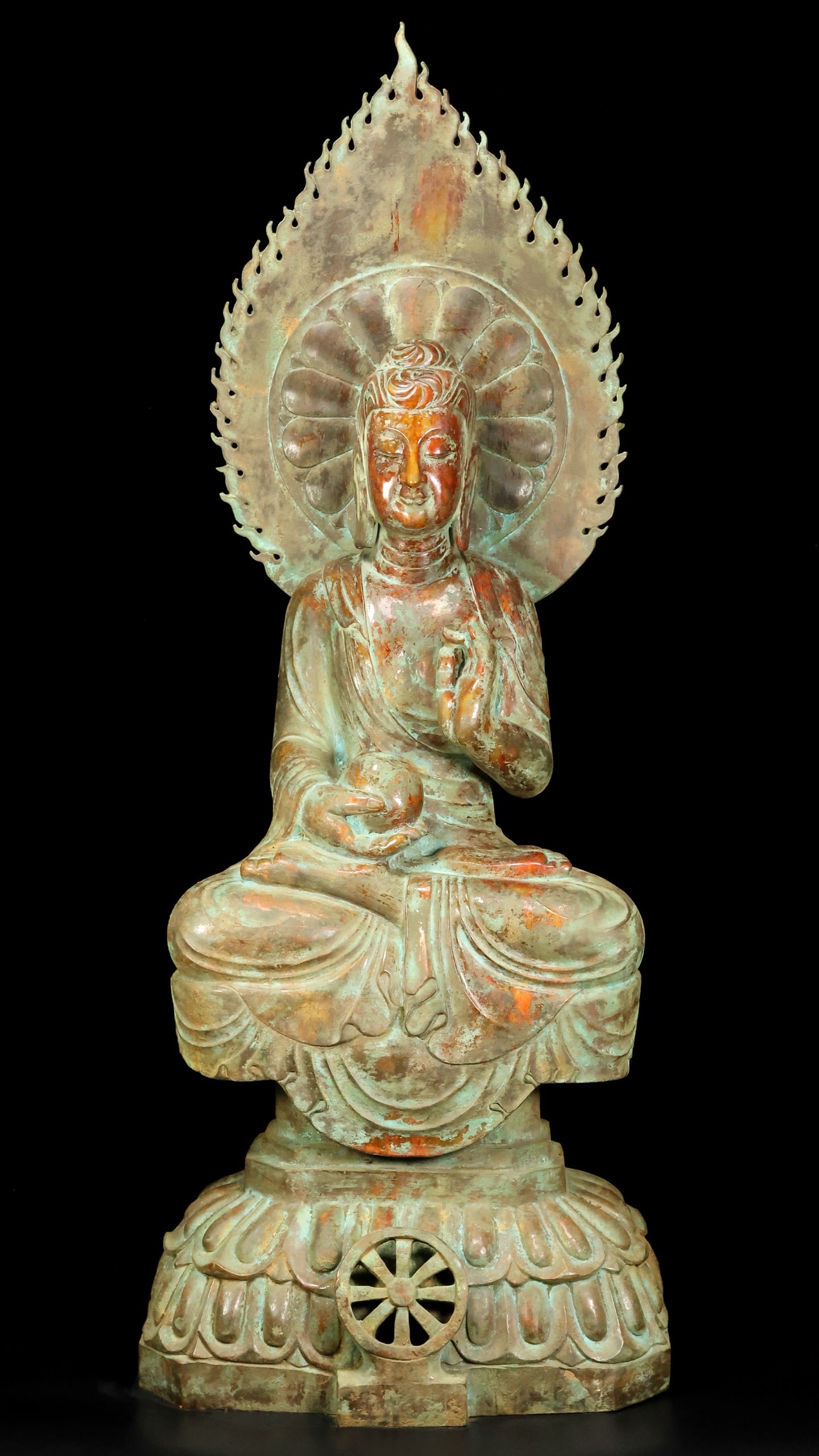 An Exquisite White Jade Buddha Statue Ornament: An Exquisite White Jade Buddha Statue Ornament,Han Dynasty,China,Size:14.4inx9.1inx37.4in,Weight:67500g,白玉佛像摆件,中国汉代