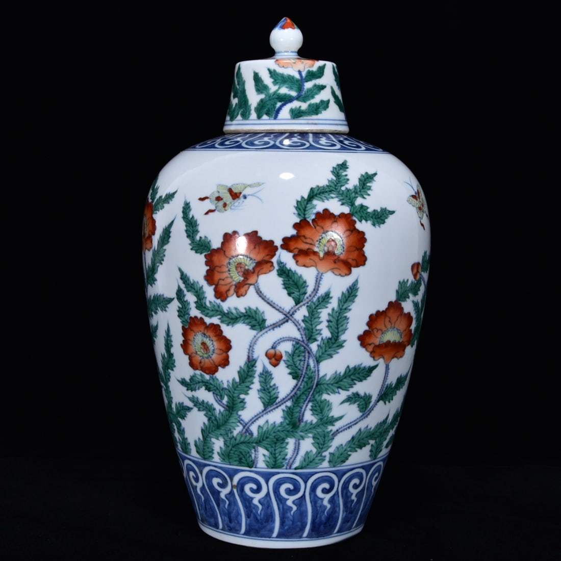 An Exquisite Doucai Flower Pattern Vase (1 of 9)