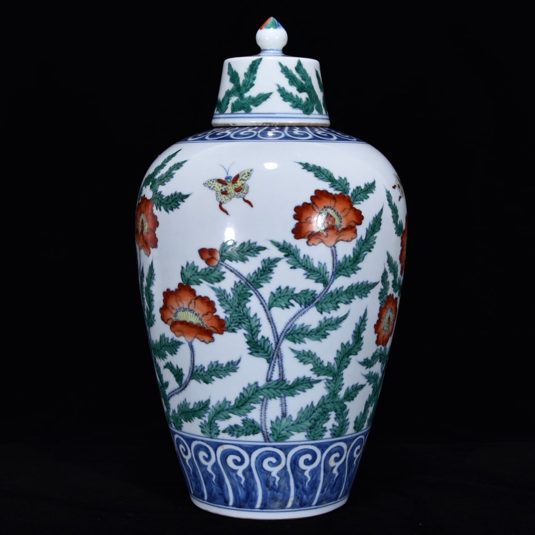 An Exquisite Doucai Flower Pattern Vase - 2