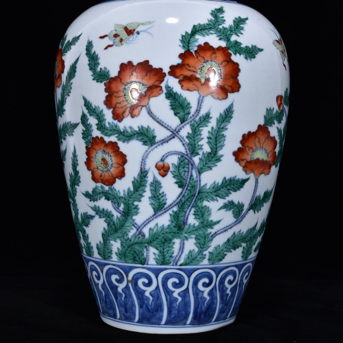 An Exquisite Doucai Flower Pattern Vase - 5