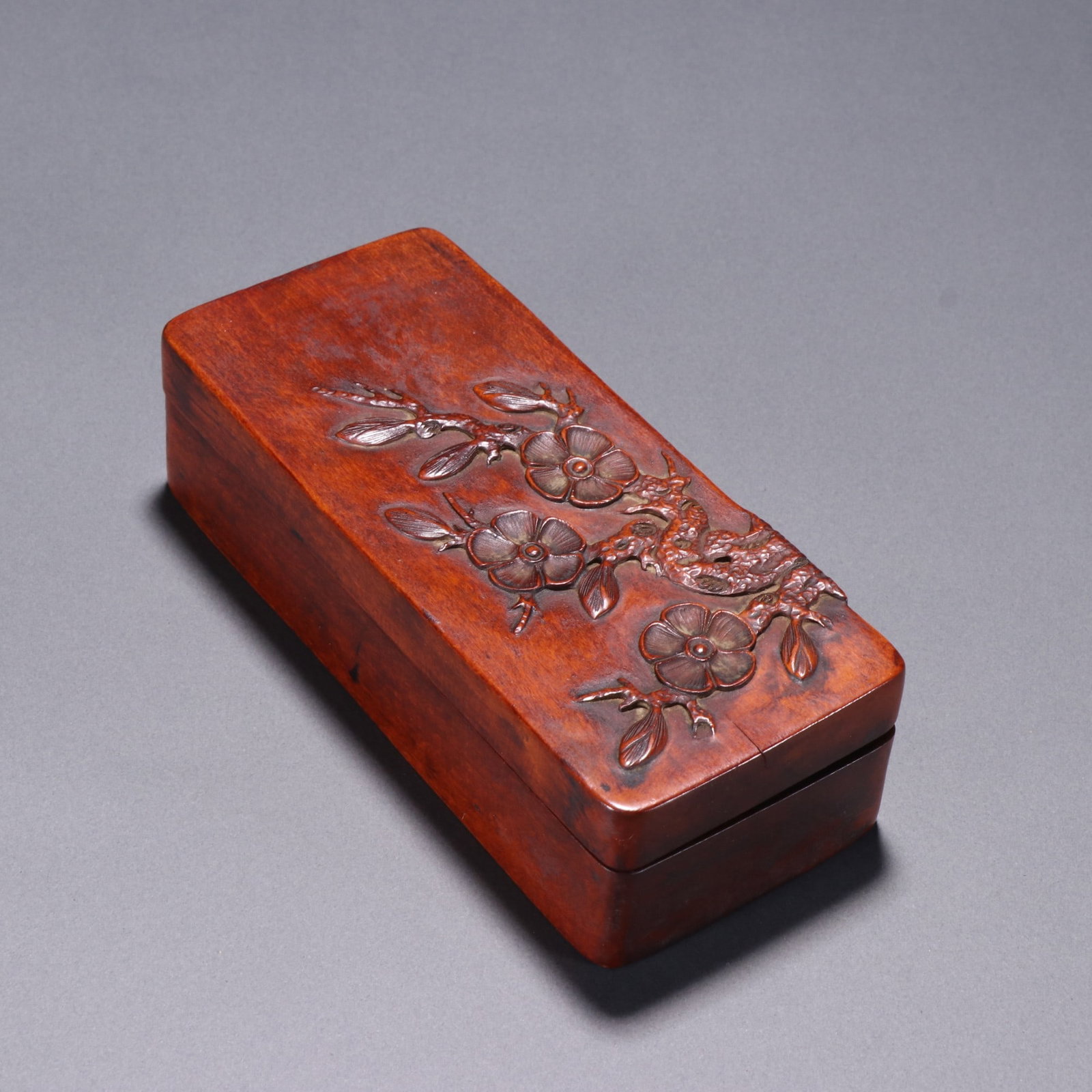 An Exquisite Boxwood Plum Blossom Pattern Box: An Exquisite Boxwood Plum Blossom Pattern Box,Qing Dynasty,China,Size:6.3inx1.7in,黄杨木梅花纹盒子,中国清代
