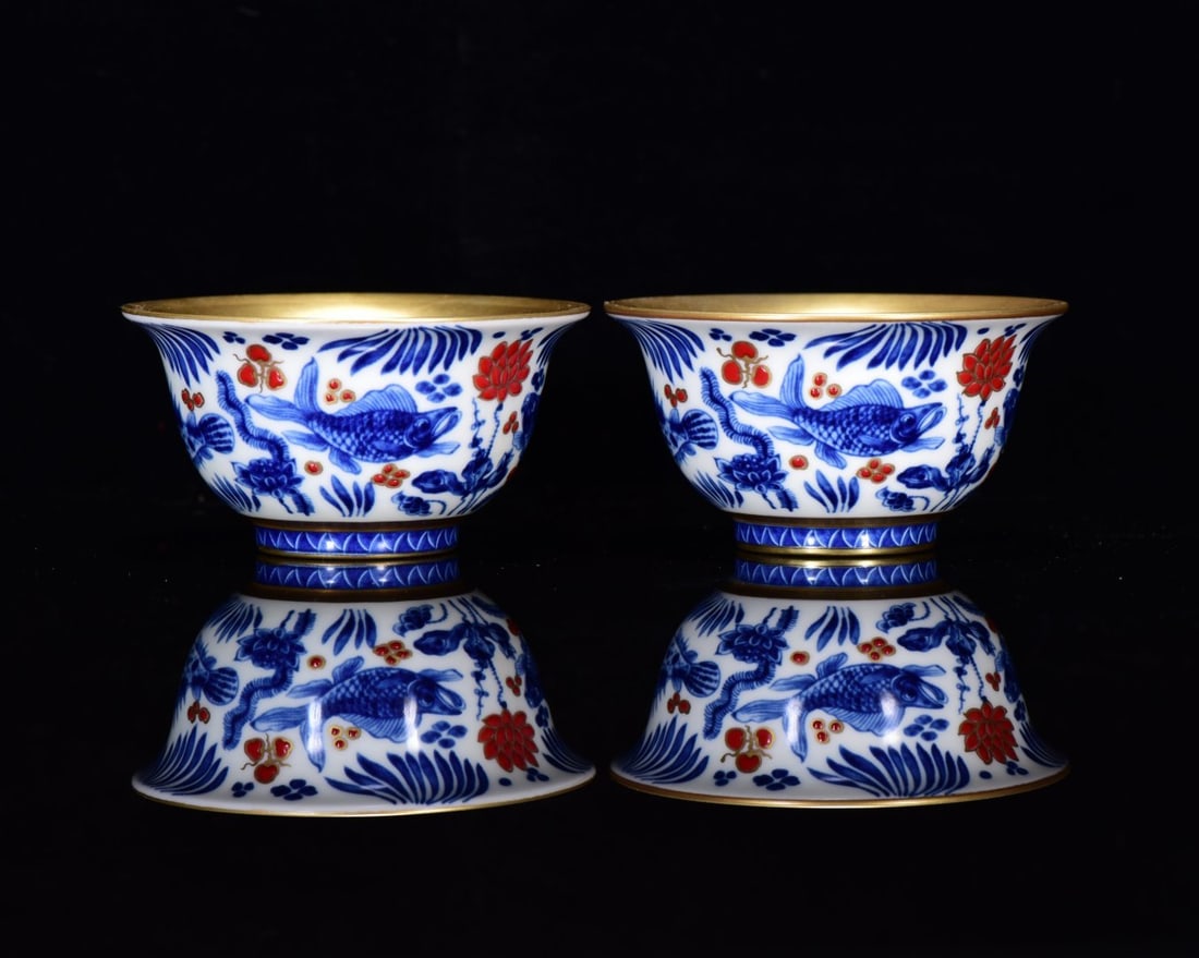A Pair of Exquisite Blue and White Jiacai Painted Gold Hornwort Pattern Bowls: A Pair of Exquisite Blue and White Jiacai Painted Gold Hornwort Pattern Bowls,Qing Dynasty,China,with Kangxi Four-character Mark,Size:2inx3.7in,一对青花加彩描