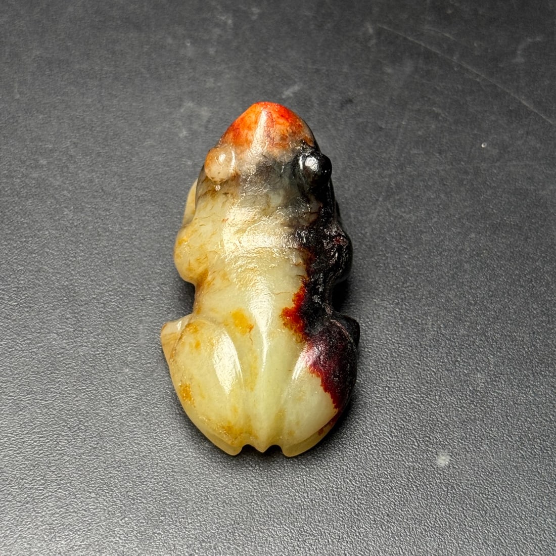 An Exquisite White Jade Frog Ornament: An Exquisite White Jade Frog Ornament,Han Dynasty,China,Size:2inx1.1inx1.1in,Weight:43g,白玉青蛙摆件,中国汉代
