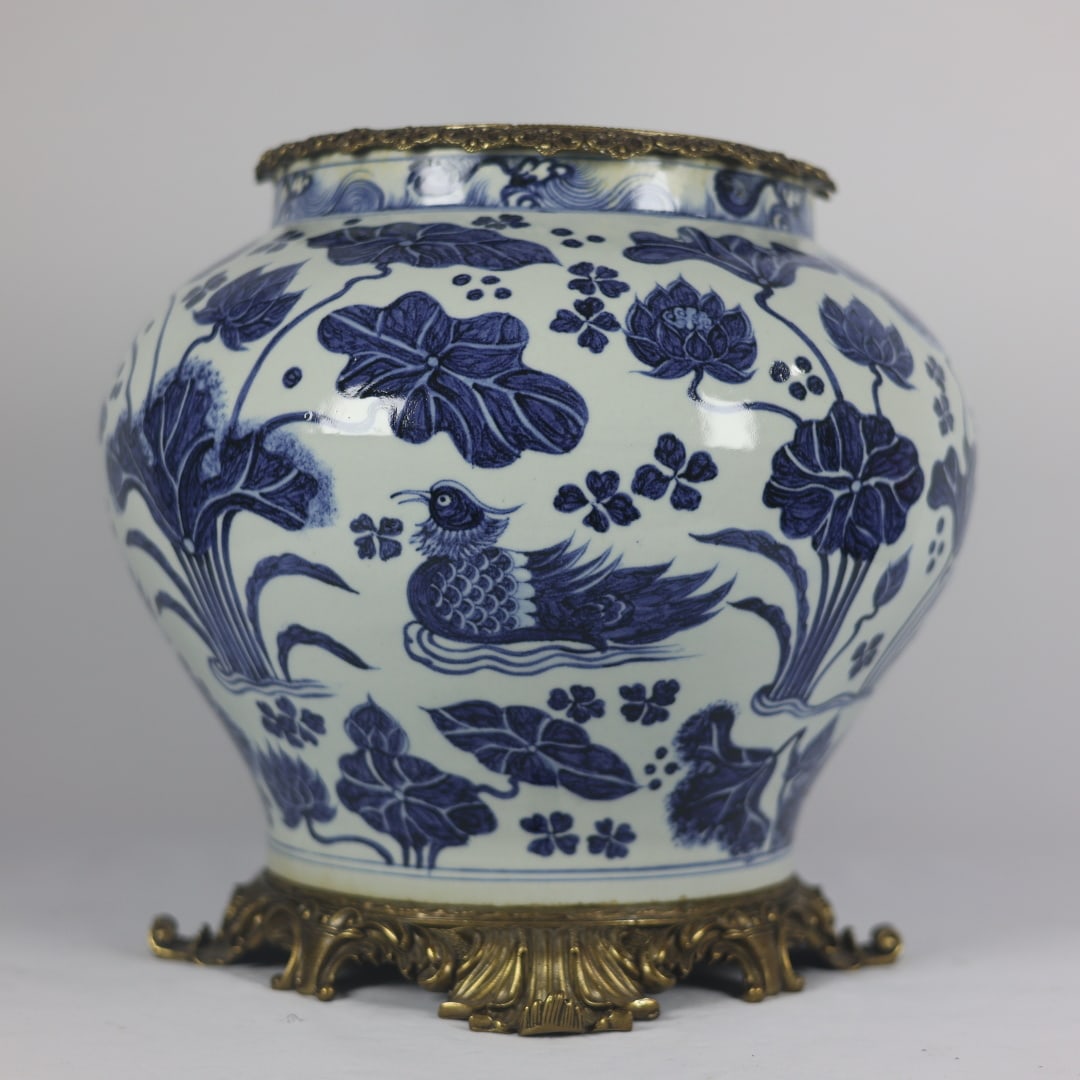 An Exquisite Blue and White Inlaid Bronze Flower and Bird Pattern Jar (1 of 9)