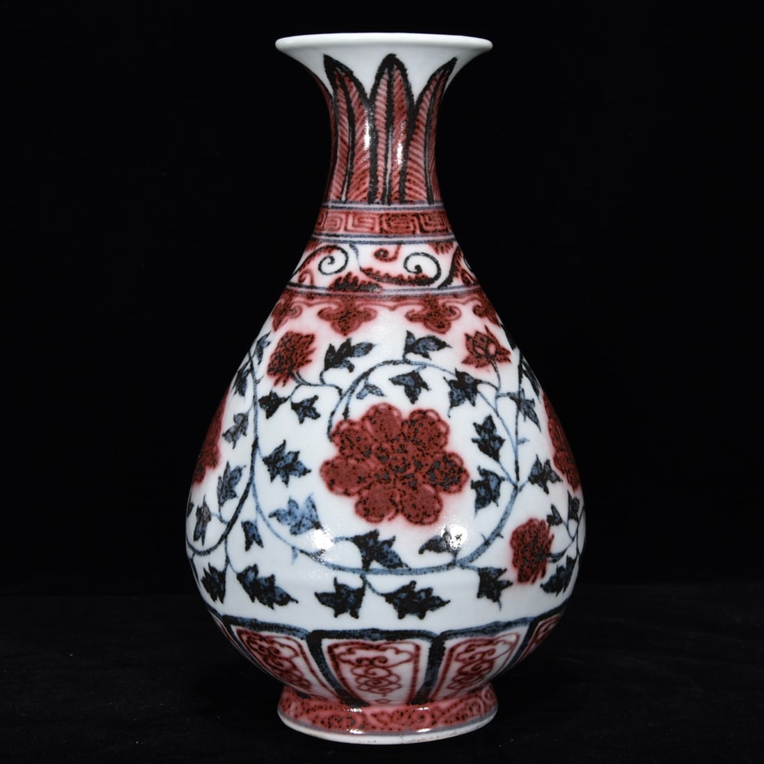 An Exquisite Blue and White Underglaze-Red Flower Pattern Vase: An Exquisite Blue and White Underglaze-Red Flower Pattern Vase,Yuan