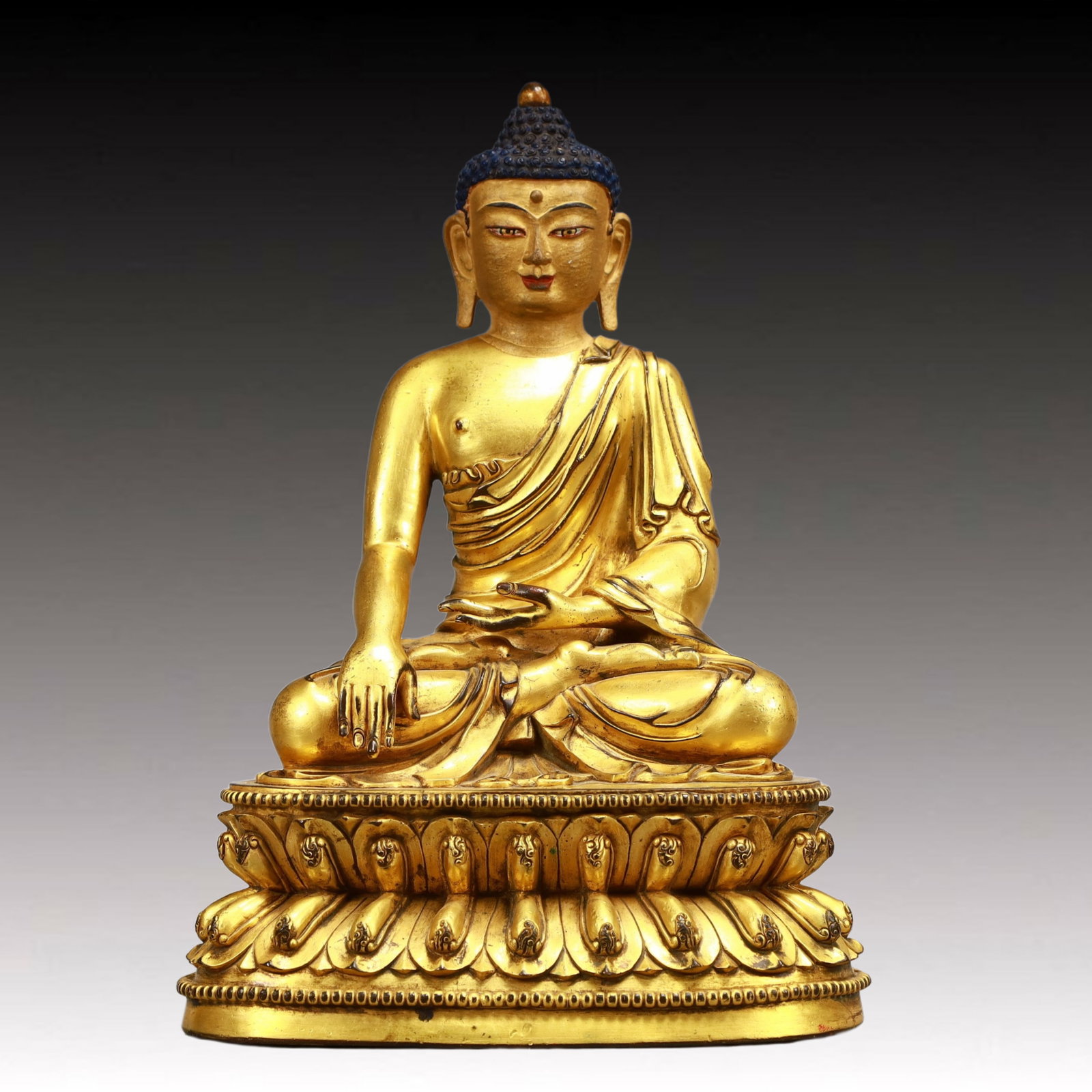 A Solemn Gilt Bronze Statue of Sakyamuni: A Solemn Gilt Bronze Statue of Sakyamuni,Ming Dynasty, China,Size:6.9inx4.7inx10.6in,Weight:2950g,铜鎏金释迦摩尼像,中国明代