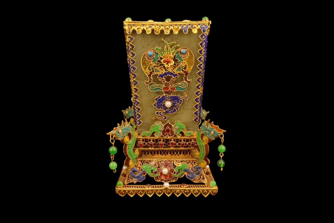 An Exquisite Filigree and Gilding Inlaid Jasper Flower Pattern Brush Pot,Inlaid Gems: An Exquisite Filigree and Gilding Inlaid Jasper Flower Pattern Brush Pot,Inlaid Gems,Qing Dynasty,China,with Qianlong Four-character