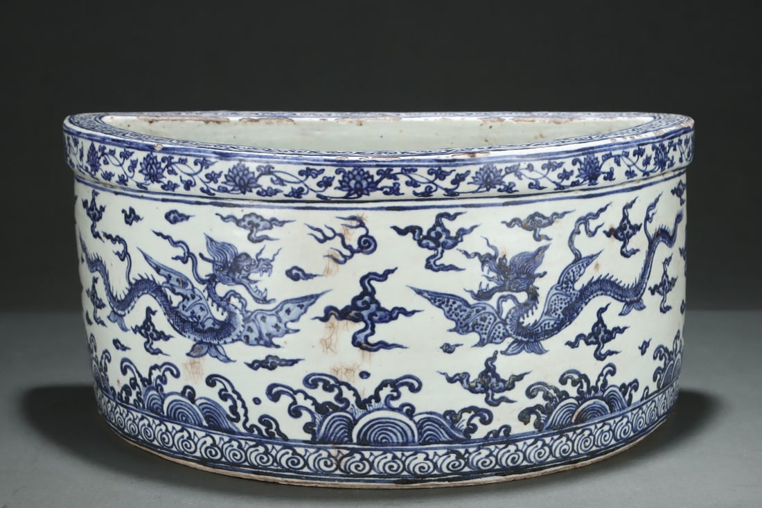 An Exquisite Chai yao Blue and White Lotus Pattern Dragon Pattern Seawater Pattern Basin: An Exquisite Chai yao Blue and White Lotus Pattern Dragon Pattern Seawater Pattern BasinMing Dynasty, China,Size:8.5inx17.7in,柴窑青花缠枝莲纹龙&#