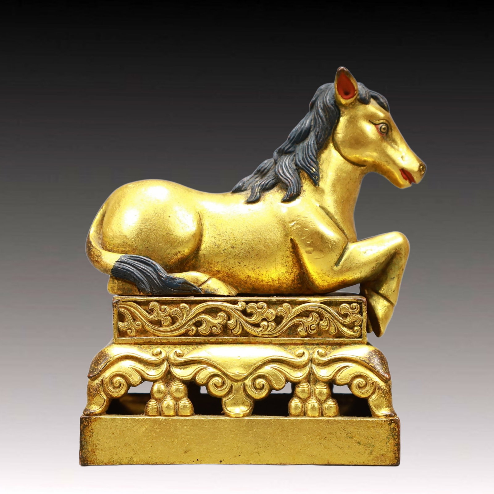 A Rare Gilt Bronze Horse Seal: A Rare Gilt Bronze Horse Seal,Qing Dynasty,China,Size:3.9inx3.1inx5.1in,Weight:1500g,铜鎏金马印章,中国清代