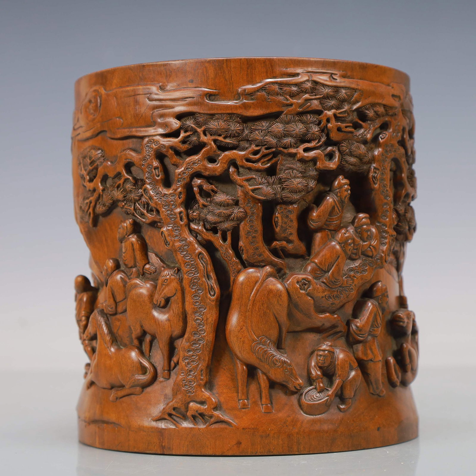 An Exquisite Sandalwood Landscape and Figure Pattern Brush Pot,with poem: An Exquisite Sandalwood Landscape and Figure Pattern Brush Pot,with poem,Qing Dynasty,China,Size:6.3inx6.7in,Weight:1550g,檀香木山水人物纹笔ౕ