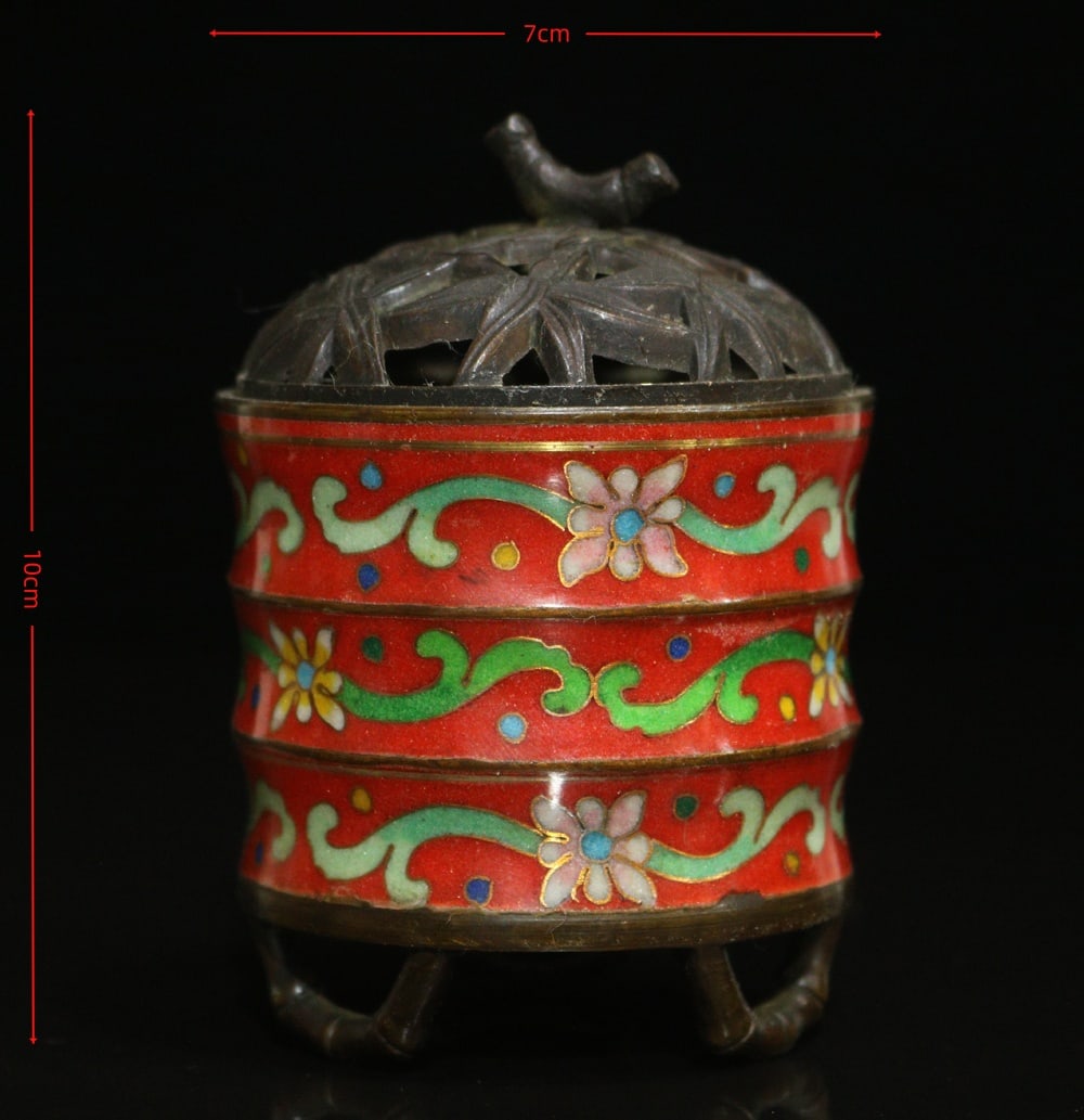 An Exquisite Cloisonne Flower Pattern Tripod Censer: An Exquisite Cloisonne Flower Pattern Tripod Censer,Ming Dynasty,China,With Mark,Size:3.9inx2.8in,Weight:427g,景泰蓝花卉纹三足香炉,中&