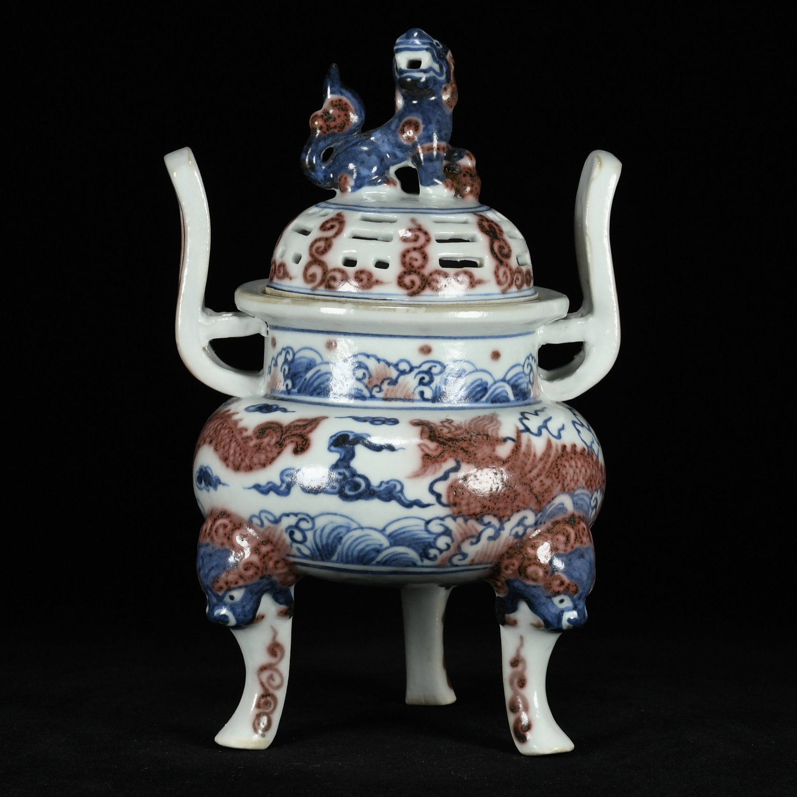 An Exquisite Blue and White Underglaze-Red Dragon Pattern with Cover Double-Ears Tripod Censer: An Exquisite Blue and White Underglaze-Red Dragon Pattern with Cover Double-Ears Tripod Censer,Ming Dynasty,China,with Xuande Four-character Mark,Size:9.4inx5.9in,青花釉里ń