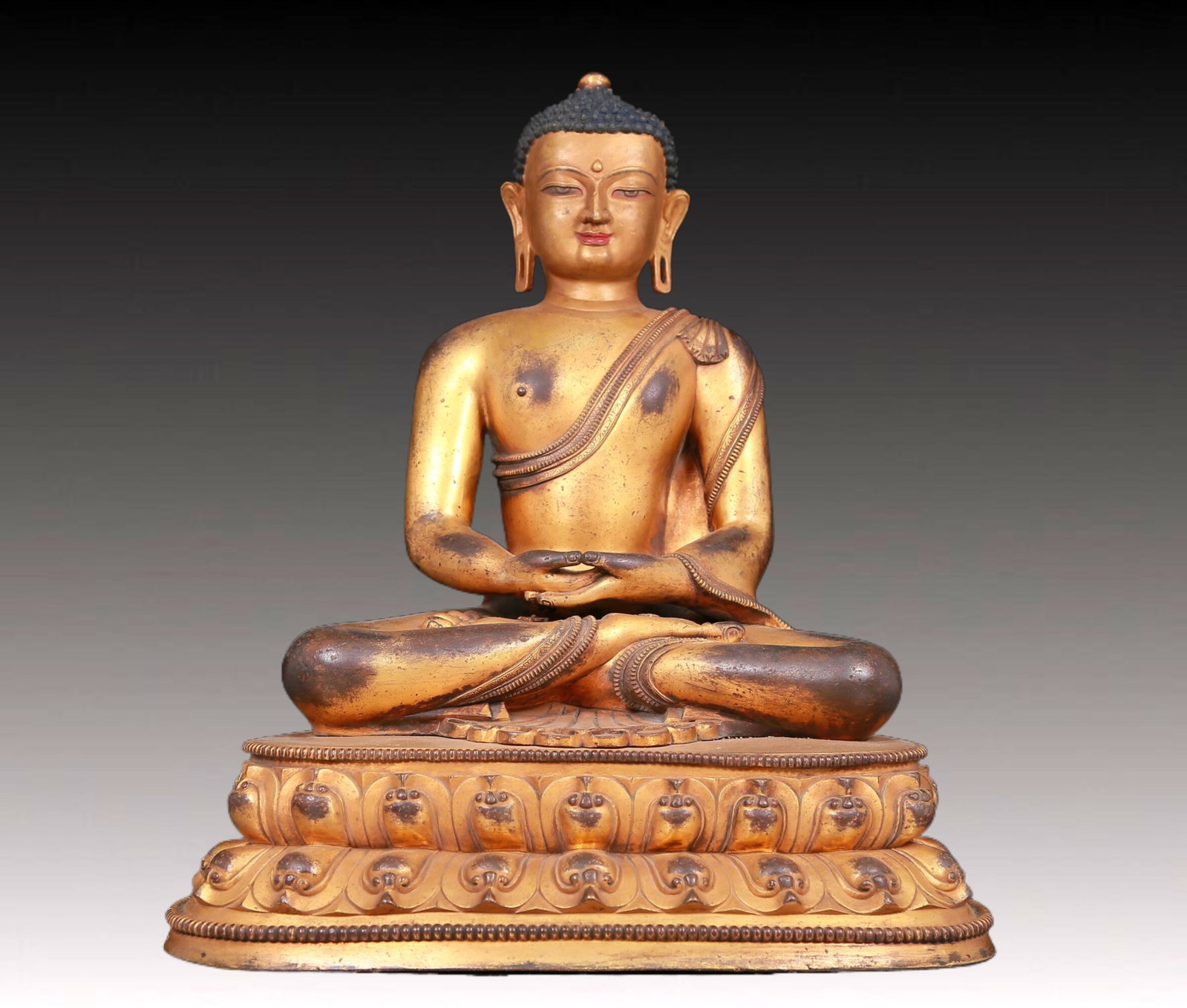 A solemn gilt bronze statue of Sakyamuni (1 of 13)