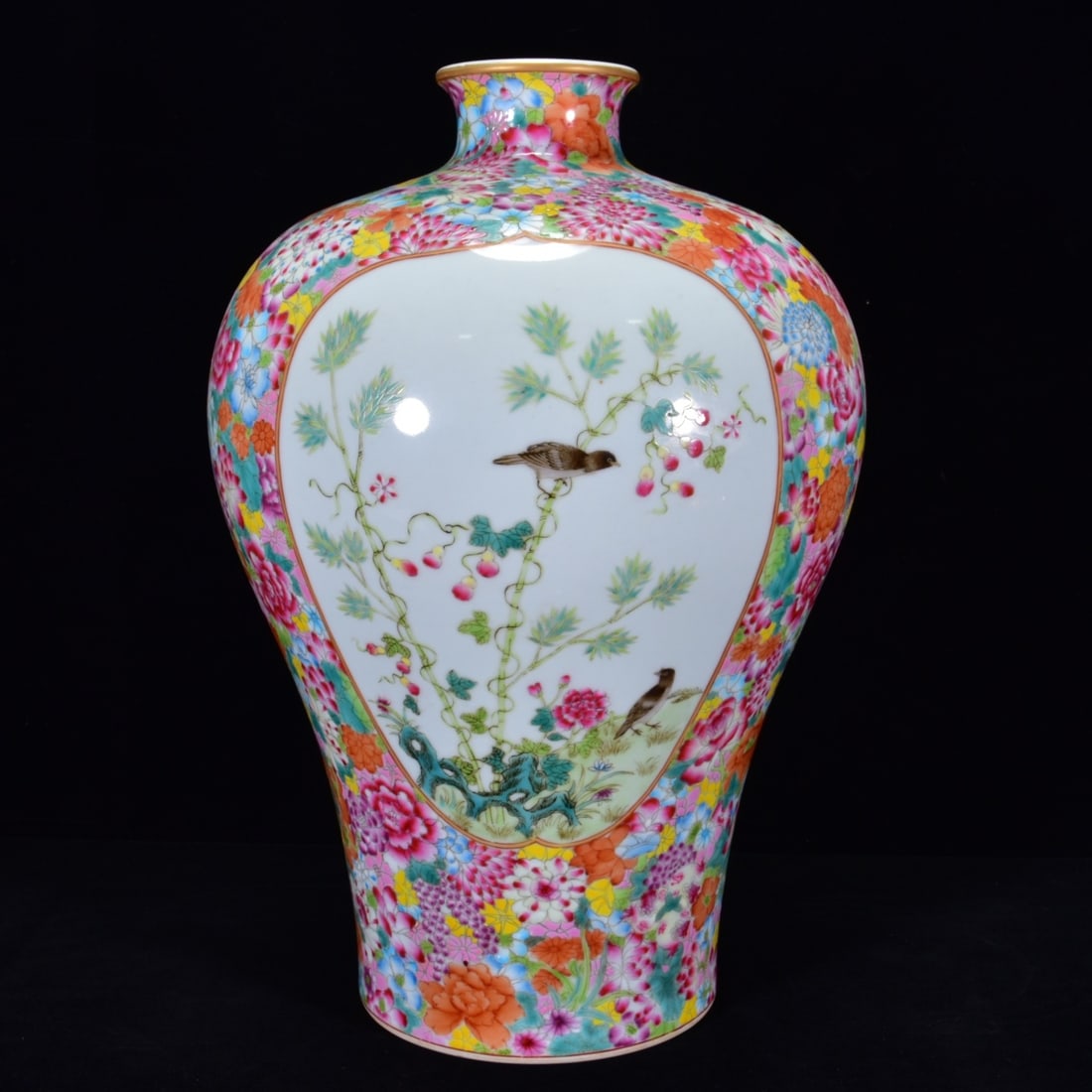 An Exquisite Flower and Bird Pattern Vase - 2