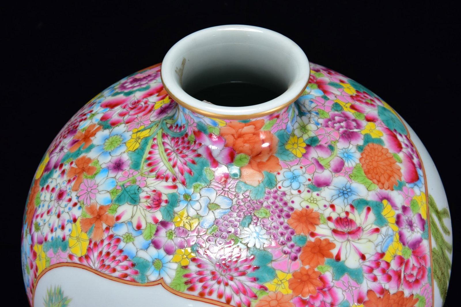 An Exquisite Flower and Bird Pattern Vase - 5