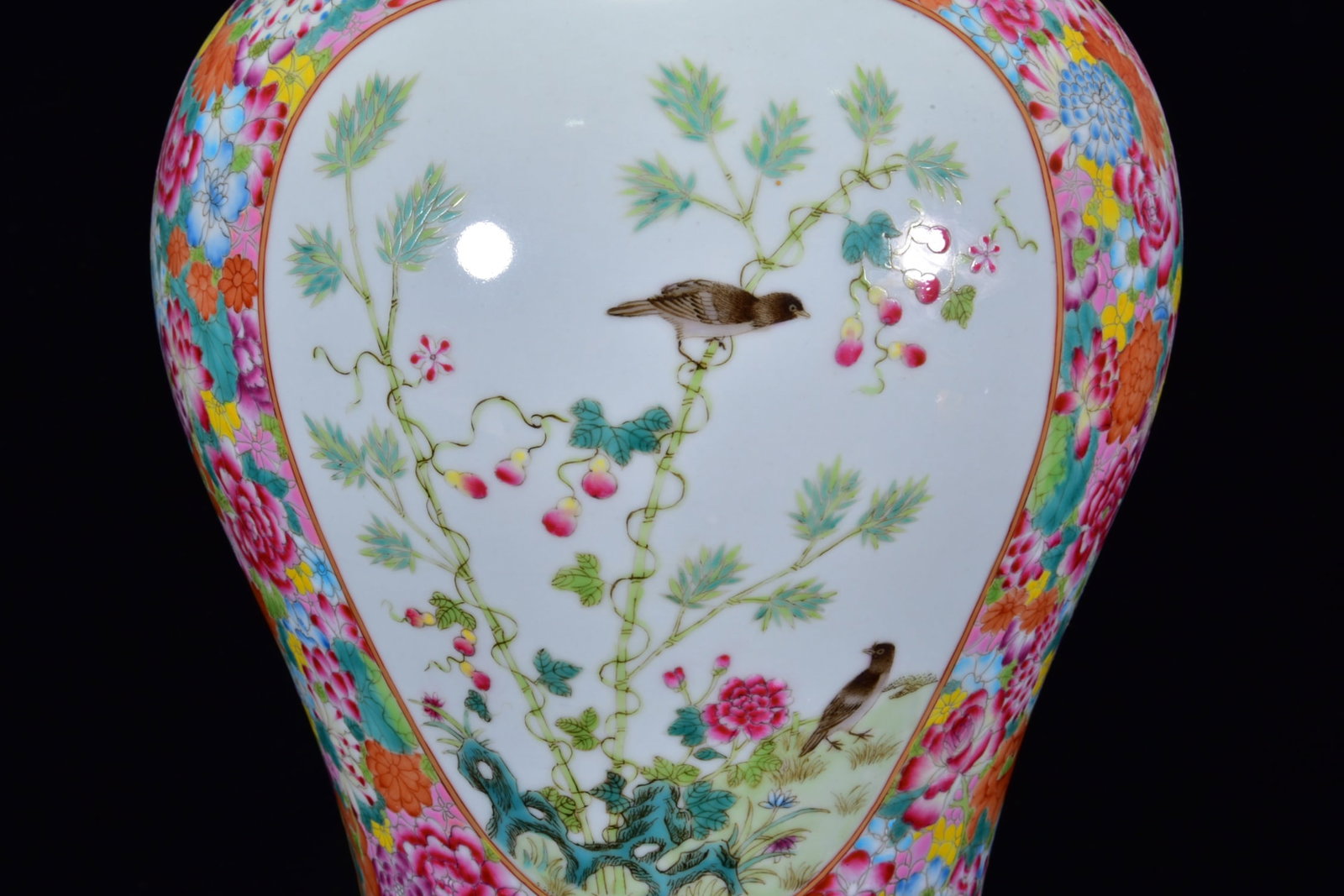 An Exquisite Flower and Bird Pattern Vase - 6