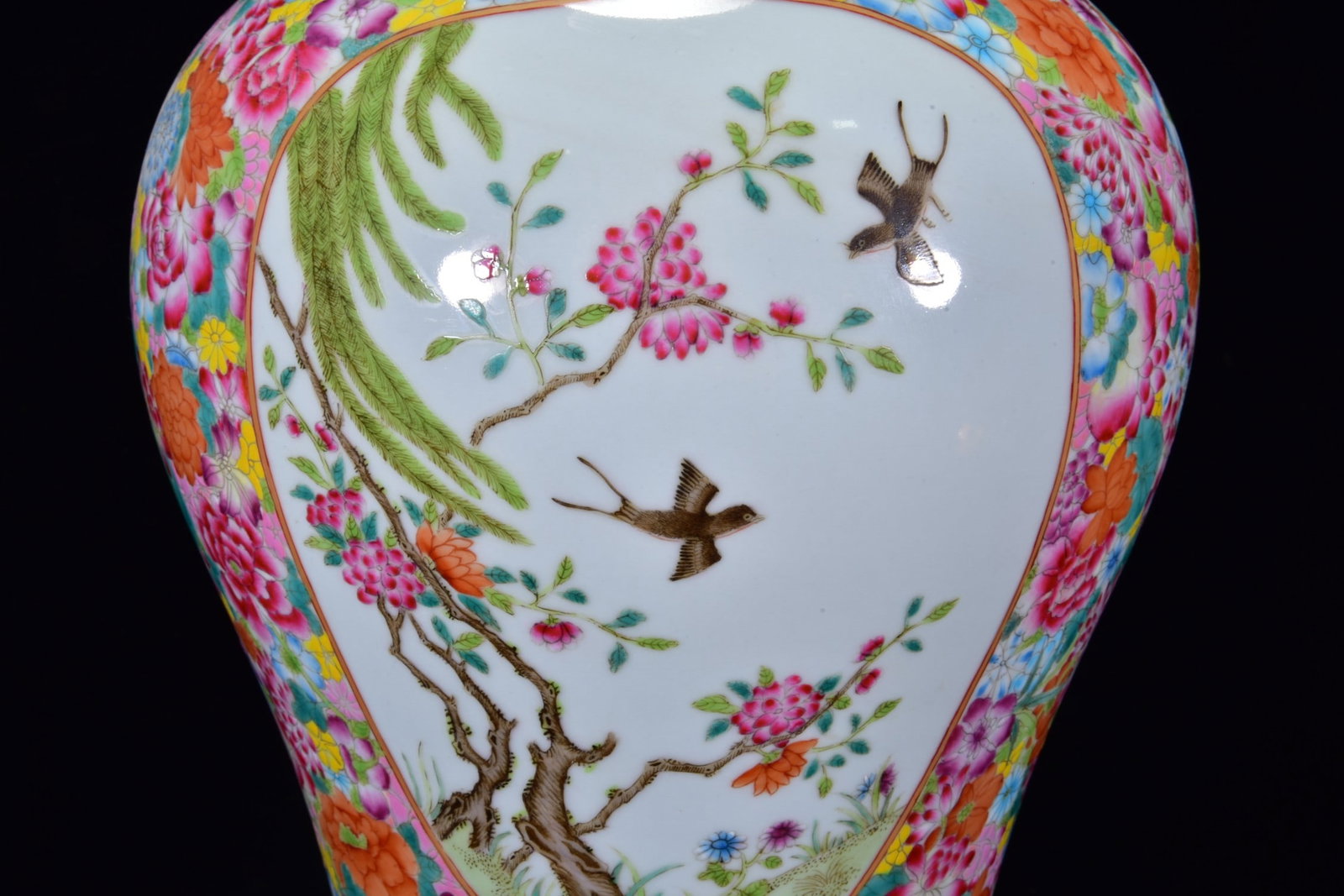 An Exquisite Flower and Bird Pattern Vase - 7