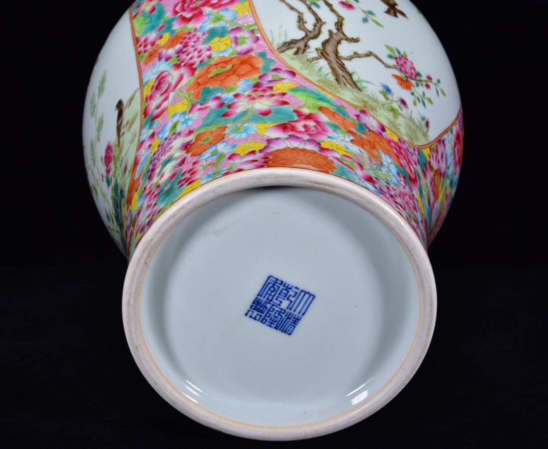 An Exquisite Flower and Bird Pattern Vase - 8
