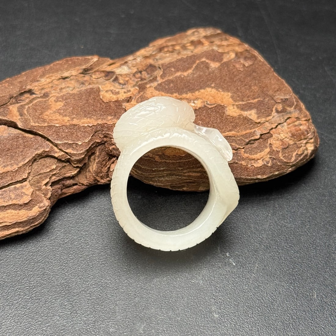 An Exquisite White Jade Snake Pattern Ring: An Exquisite White Jade Snake Pattern Ring,Qing Dynasty,China,Size:1.3inx1.1inx0.6in,Weight:10g,白玉蛇纹戒指,中国清代
