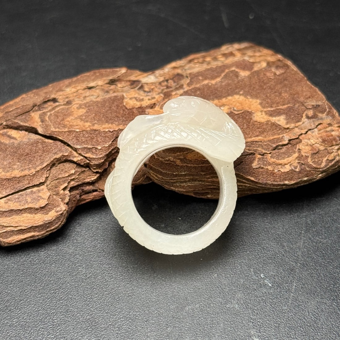 An Exquisite White Jade Snake Pattern Ring - 2