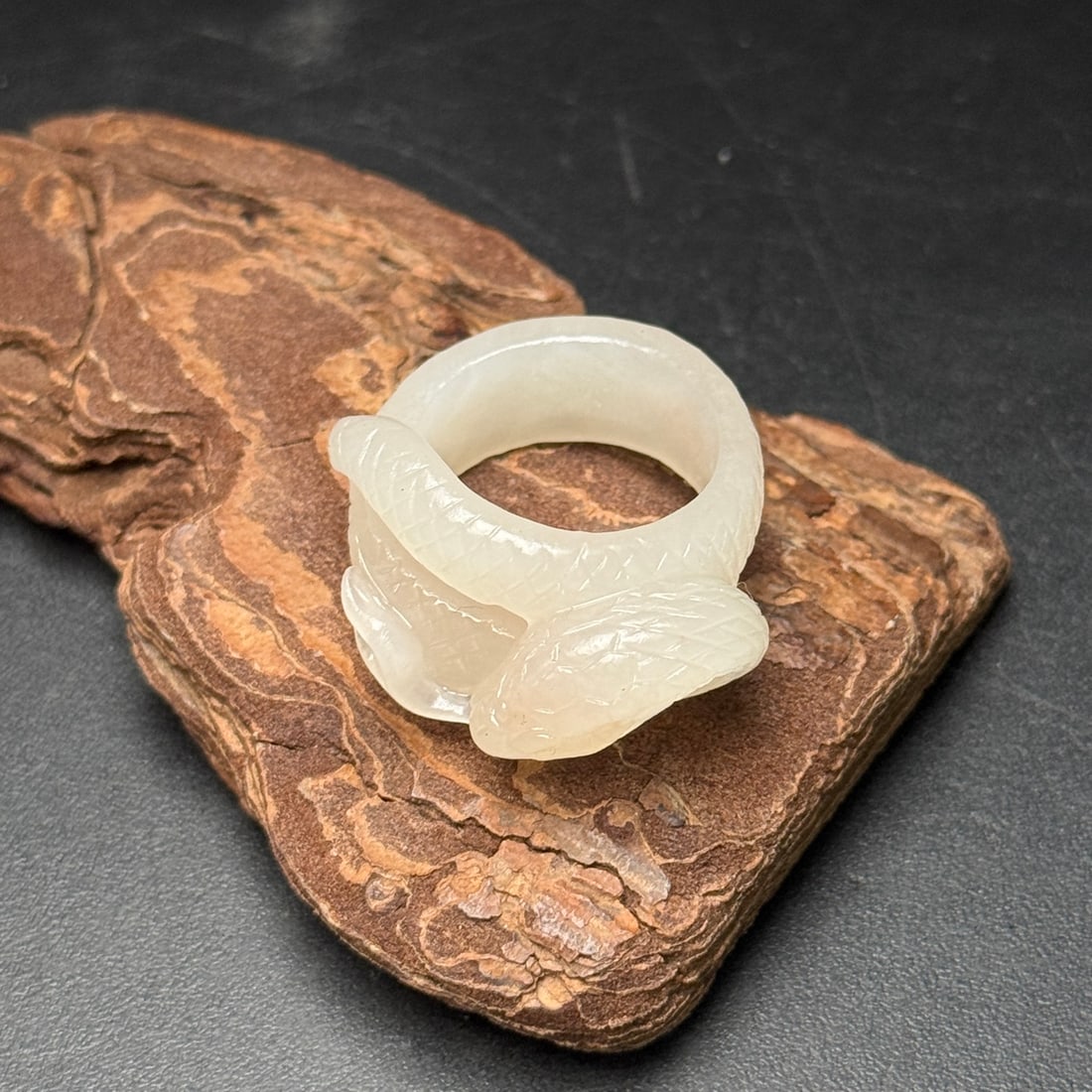An Exquisite White Jade Snake Pattern Ring - 6