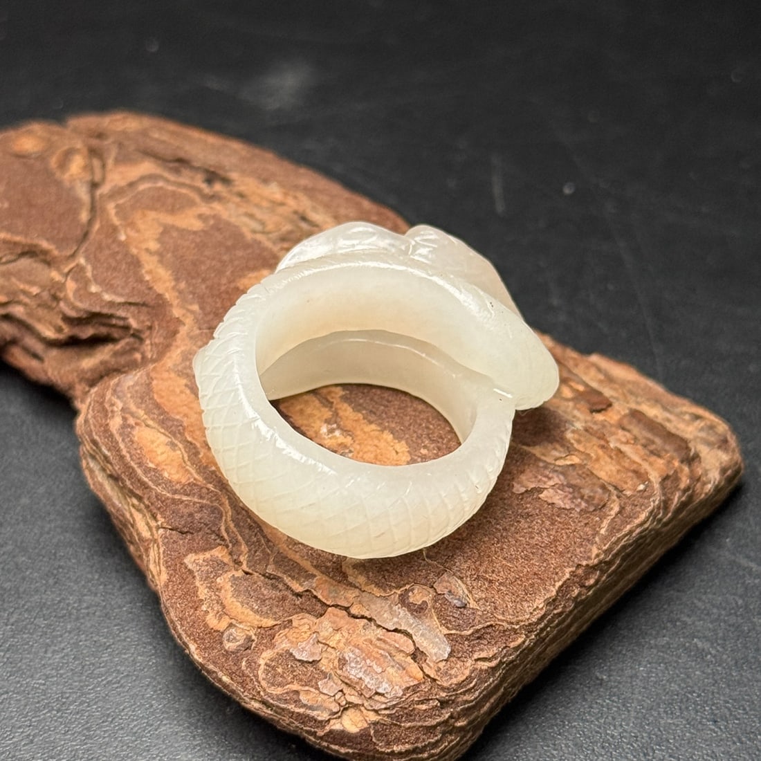 An Exquisite White Jade Snake Pattern Ring - 7