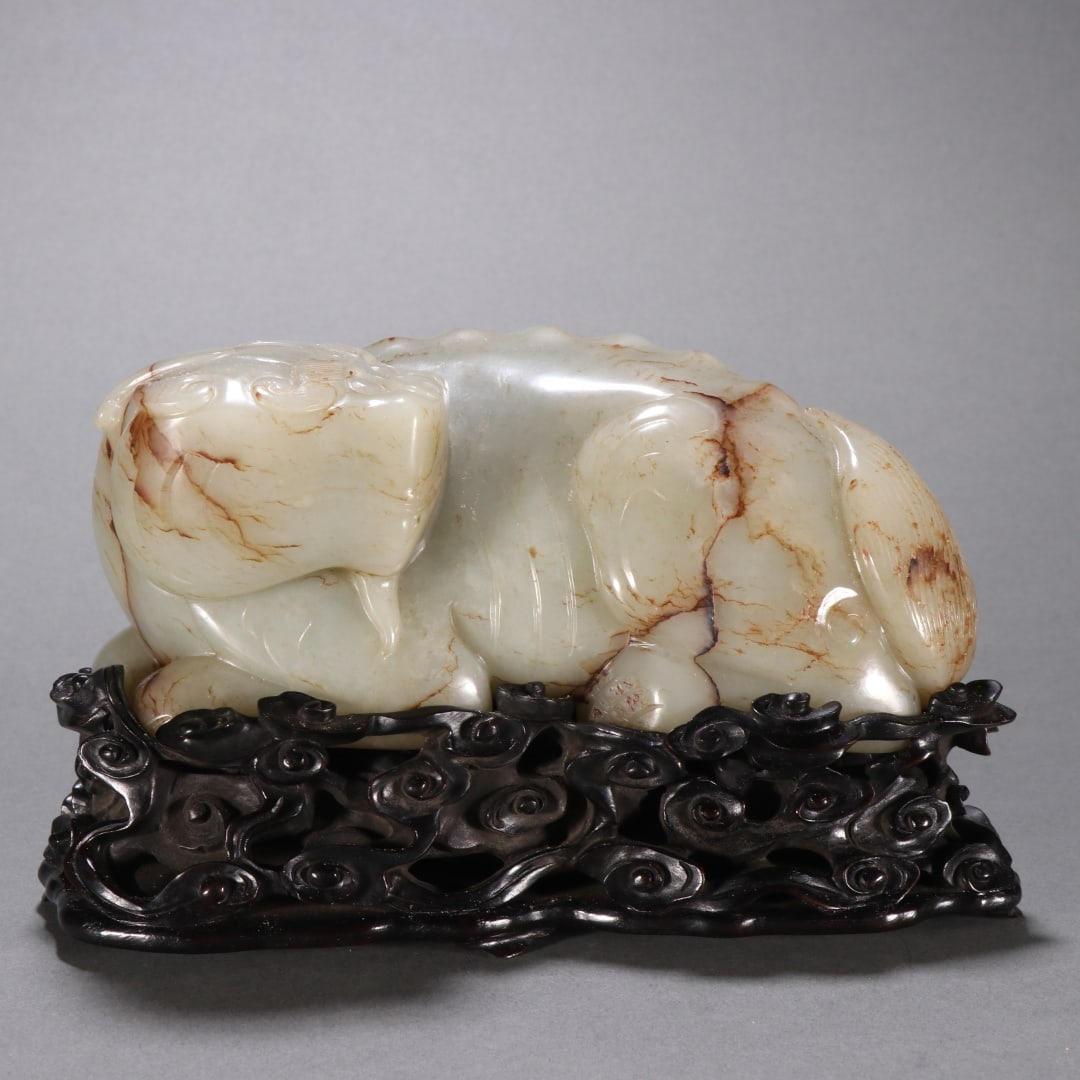 An Exquisite White Jade Auspicious Animal Ornament: An Exquisite White Jade Auspicious Animal Ornament,Qing Dynasty,China,Size:5.1inx7.5in,白玉瑞兽摆件,中国清代