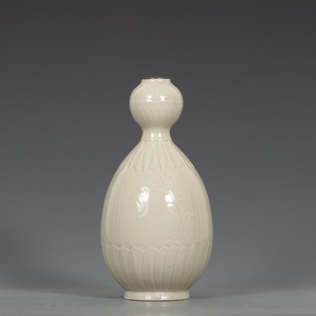 An Exquisite Ding yao Flower Pattern Vase - 2