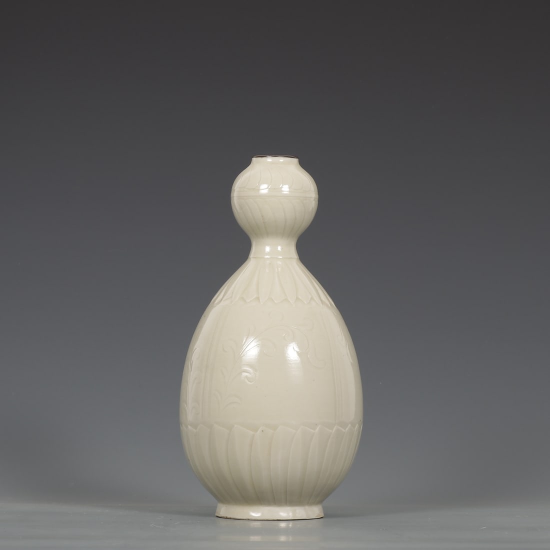 An Exquisite Ding yao Flower Pattern Vase - 5
