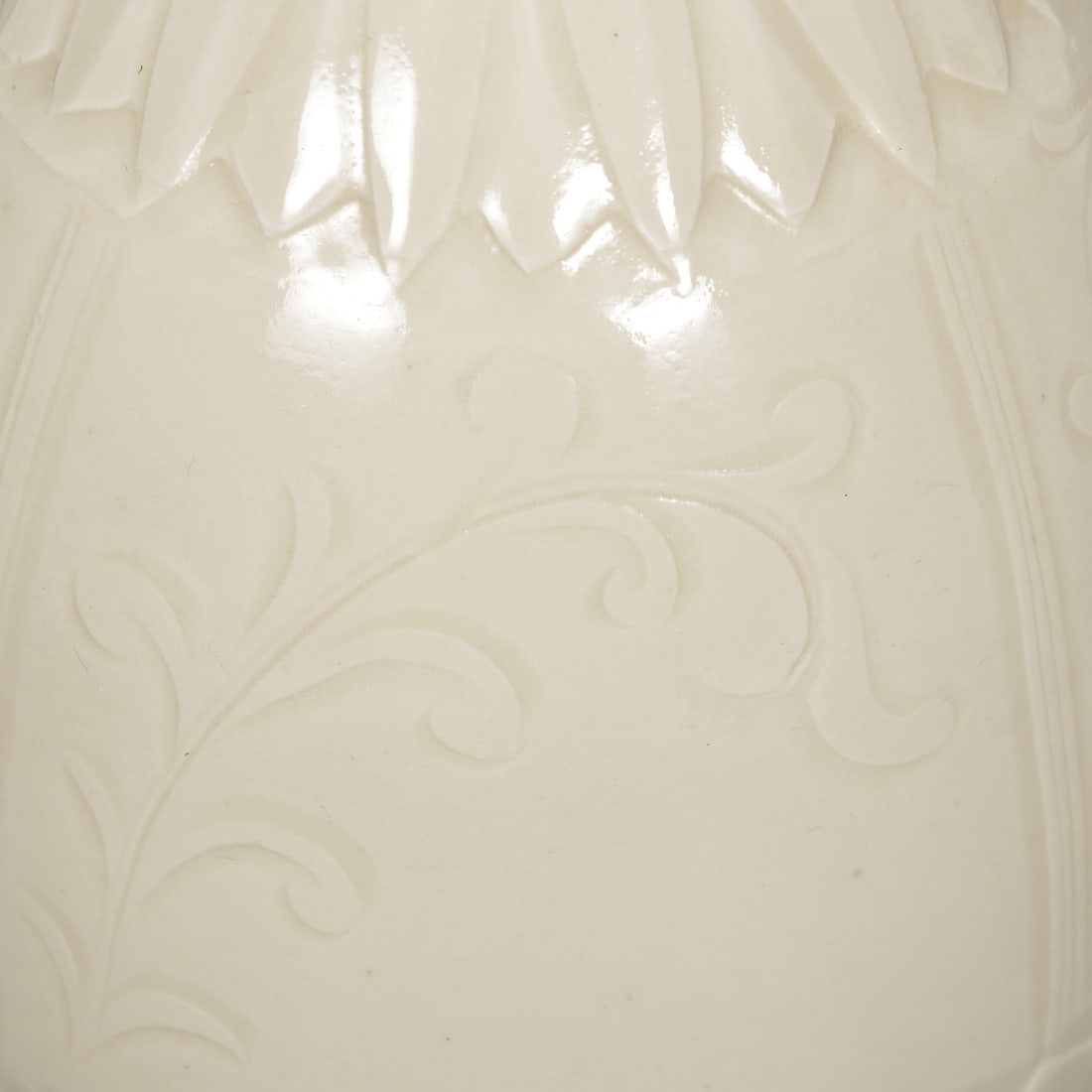 An Exquisite Ding yao Flower Pattern Vase - 6