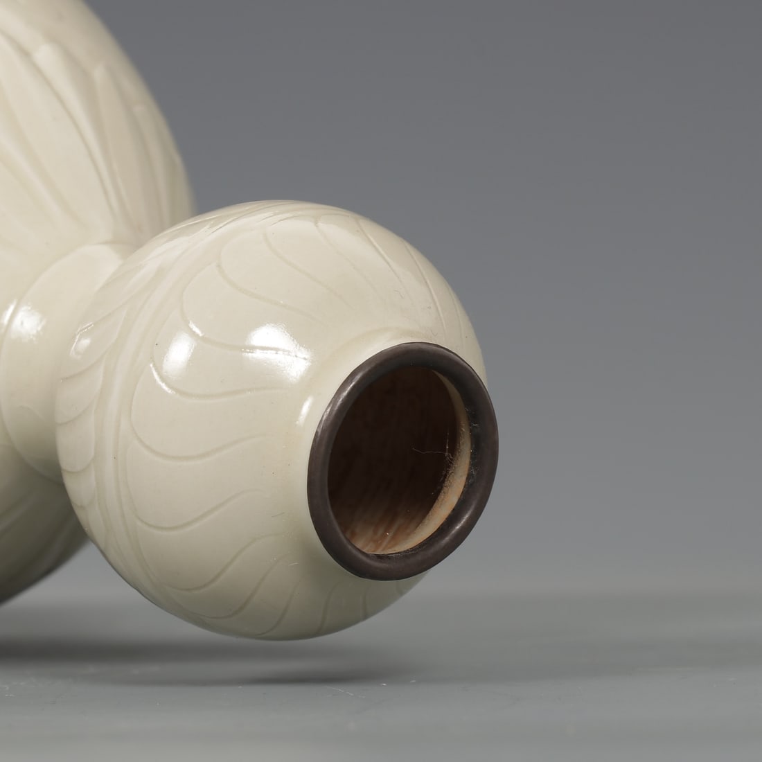 An Exquisite Ding yao Flower Pattern Vase - 8
