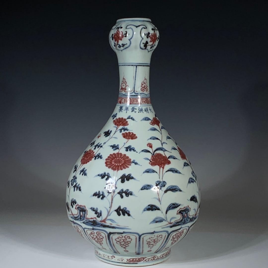 An Exquisite Blue and White Underglaze-Red Flower Pattern Vase: An Exquisite Blue and White Underglaze-Red Flower Pattern Vase,Ming Dynasty,China,with Hongwu Six-character Mark,Size:13.6inx7.5in,青花釉里红花卉纹ī