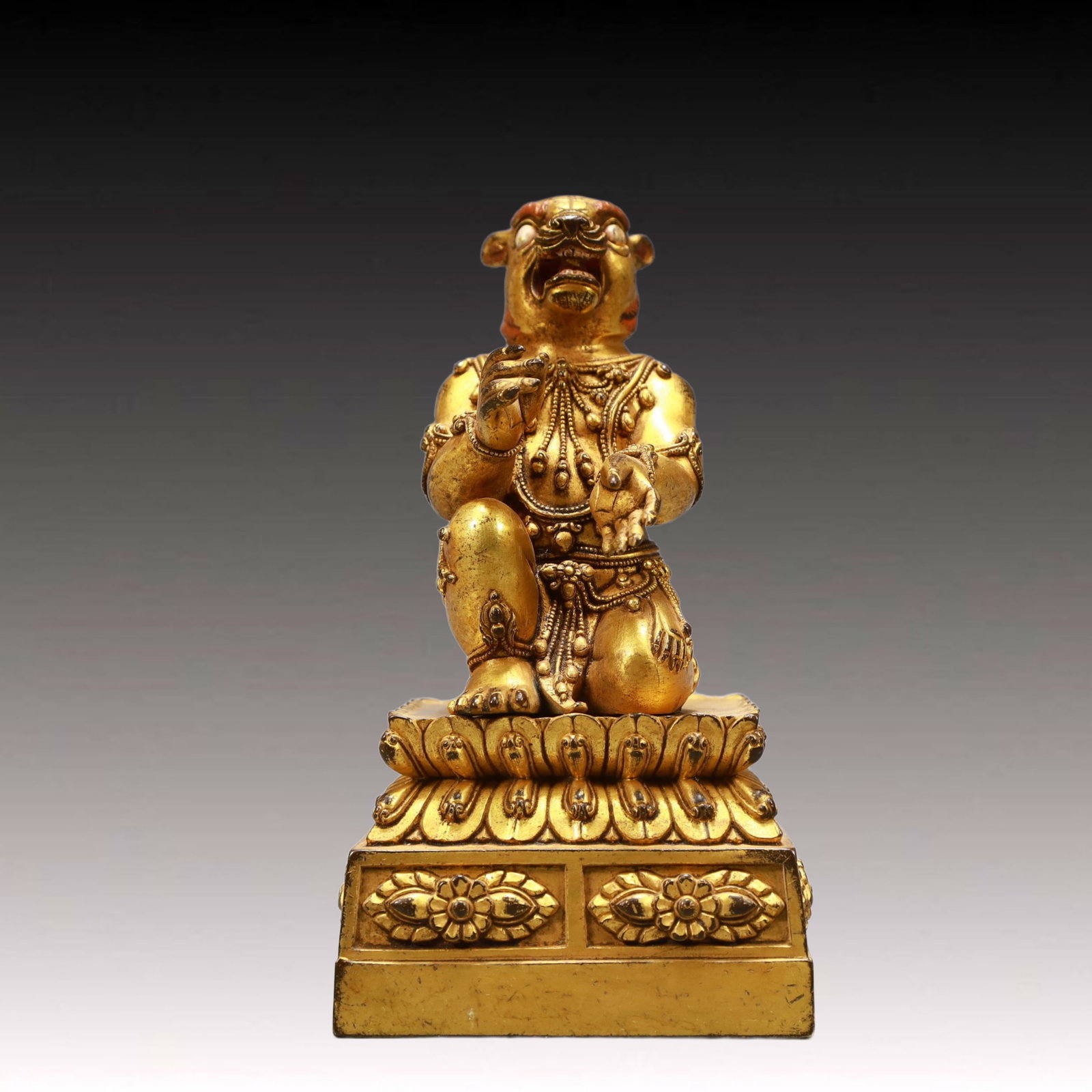 A Rare Gilt Bronze Beast Seal: A Rare Gilt Bronze Beast Seal,Qing Dynasty,China,Size:3.3inx6.1in,Weight:1400g,铜鎏金兽印章,中国清代